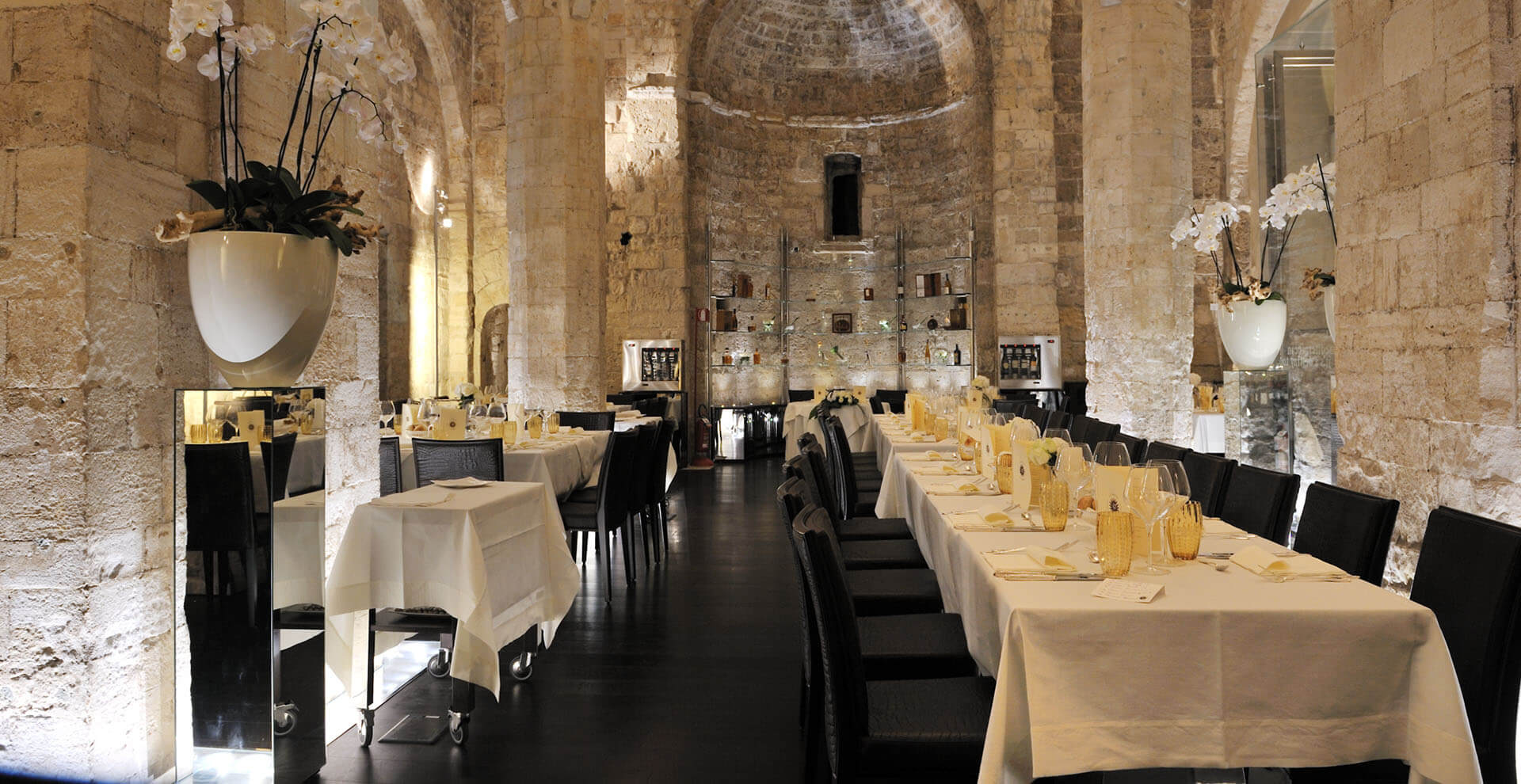 Montbel seating Ristorante Le Lampare Tran Italia